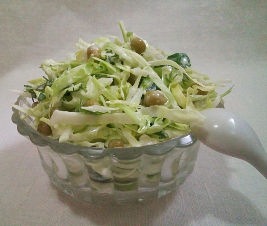 vařený zelný salát na japonskou dietu