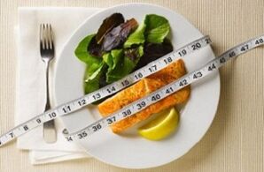 Ryba se salátem na hubnutí na proteinové dietě